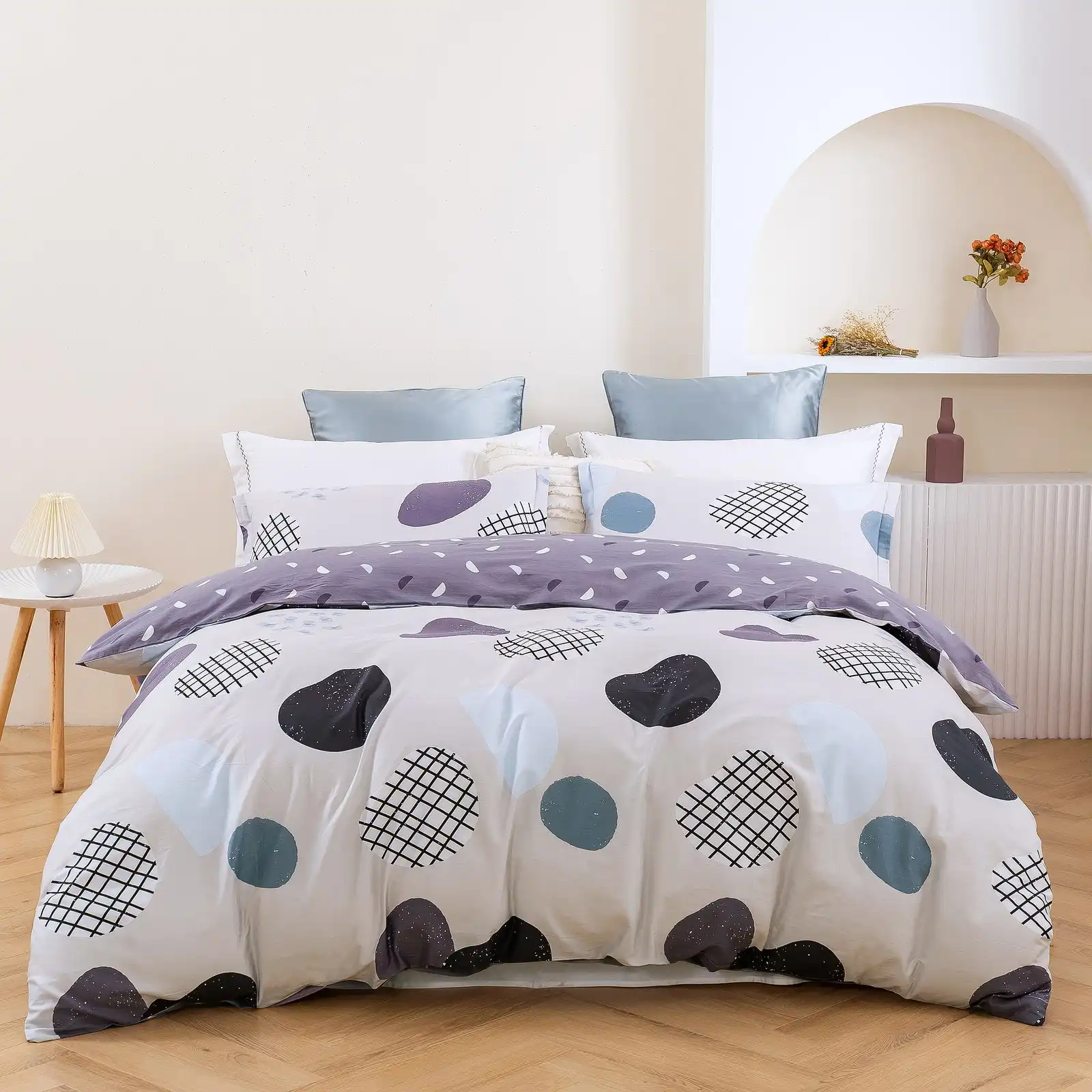 Dreamaker Orion 100% Cotton Reversible Quilt Cover Set Queen Bed
