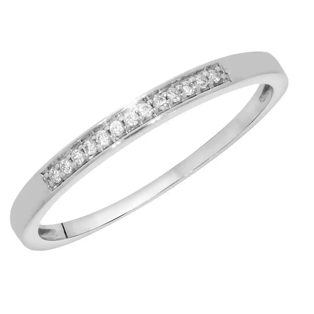 9ct White Gold Ring with 13 Diamonds