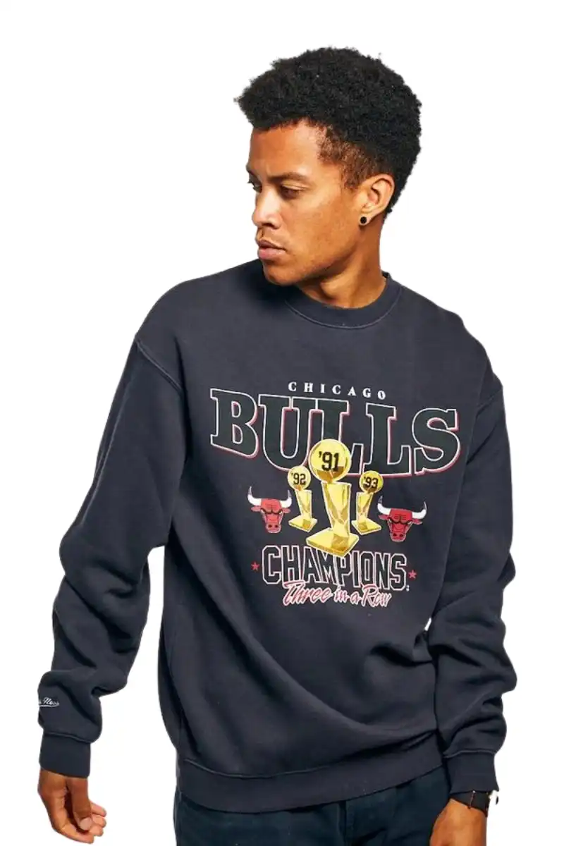 Mitchell & Ness | Mens Vintage Champs Trophy Bulls (Faded Black)