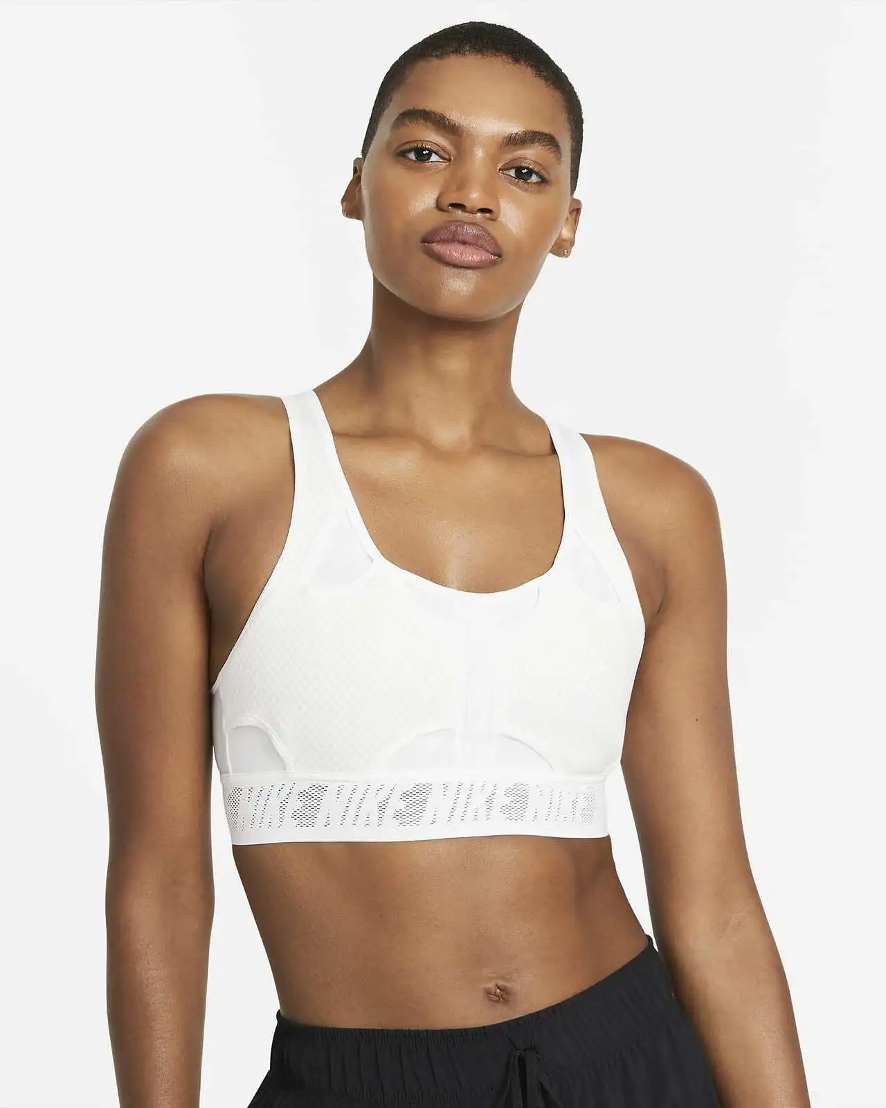 Nike Women's Swoosh Ultrabreathe Medium-Support Padded Sports Bra - White
