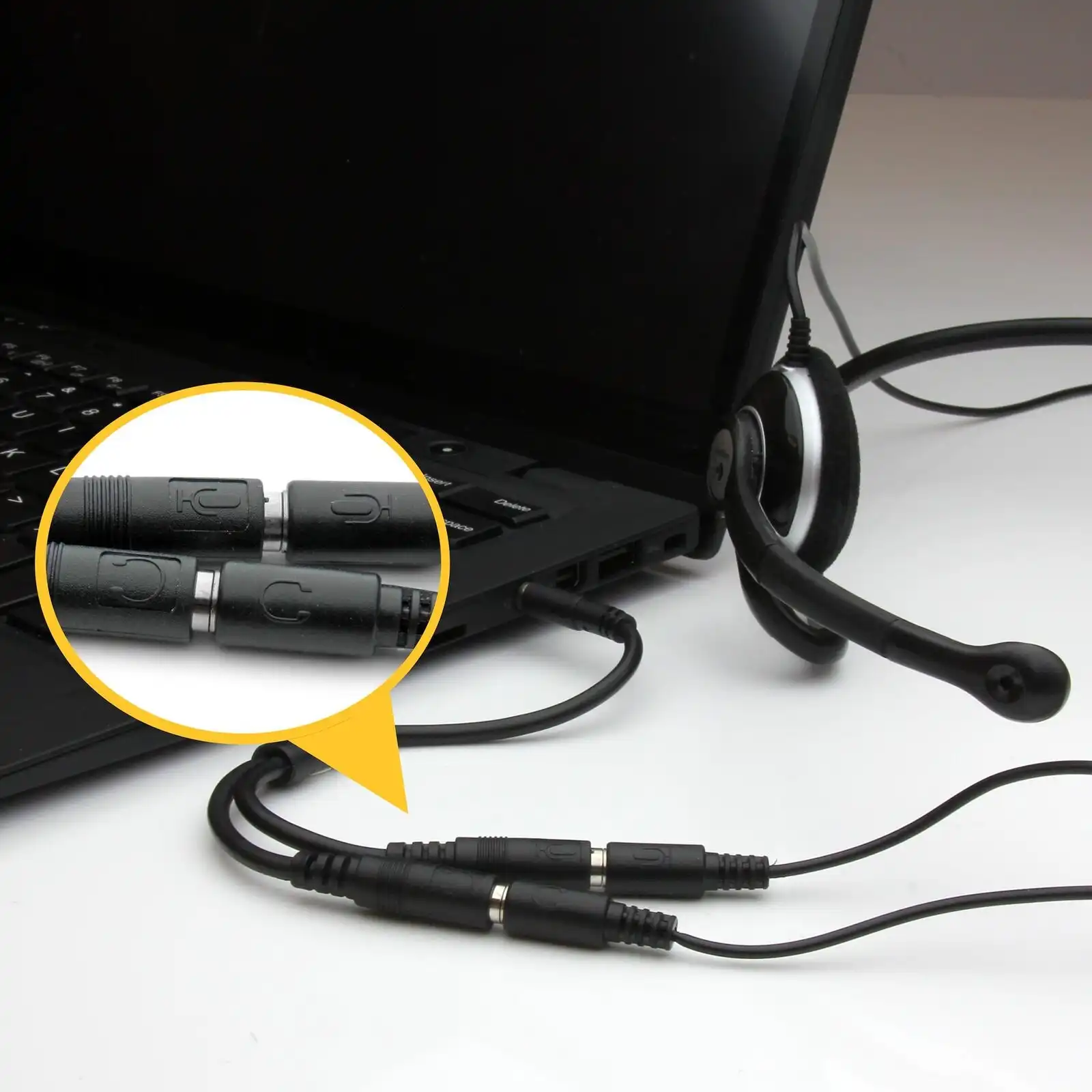 Star Tech Headphone/Microphone Audio Adapter 3.5mm Jack for Headset/Mic/Laptops